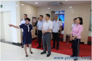 昌吉州、市国税局领导在新疆汇通互联公司